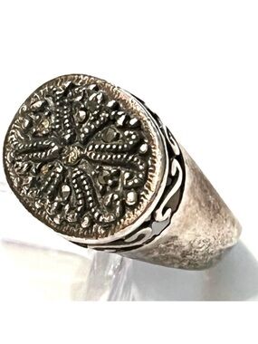🗝 Charming Vintage Sterling Silver Marcasite ring